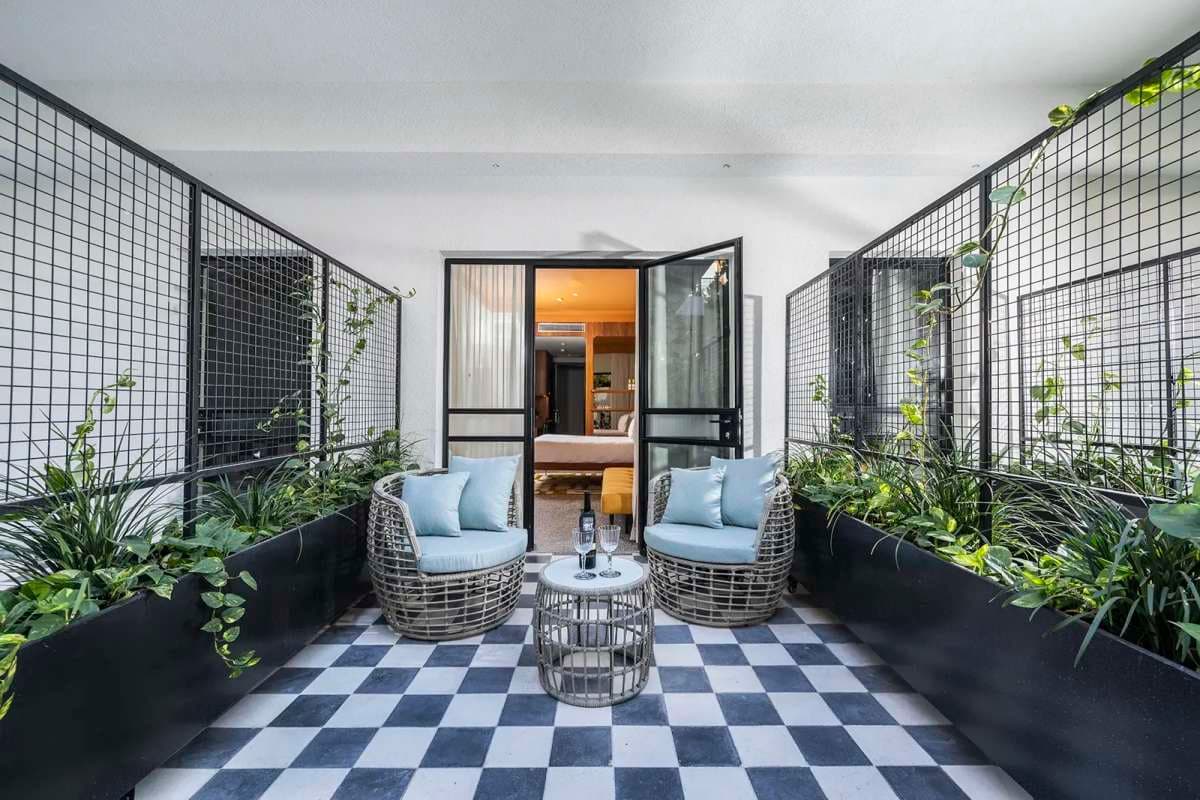 חדר משפחה עם יציאה לגינה 1