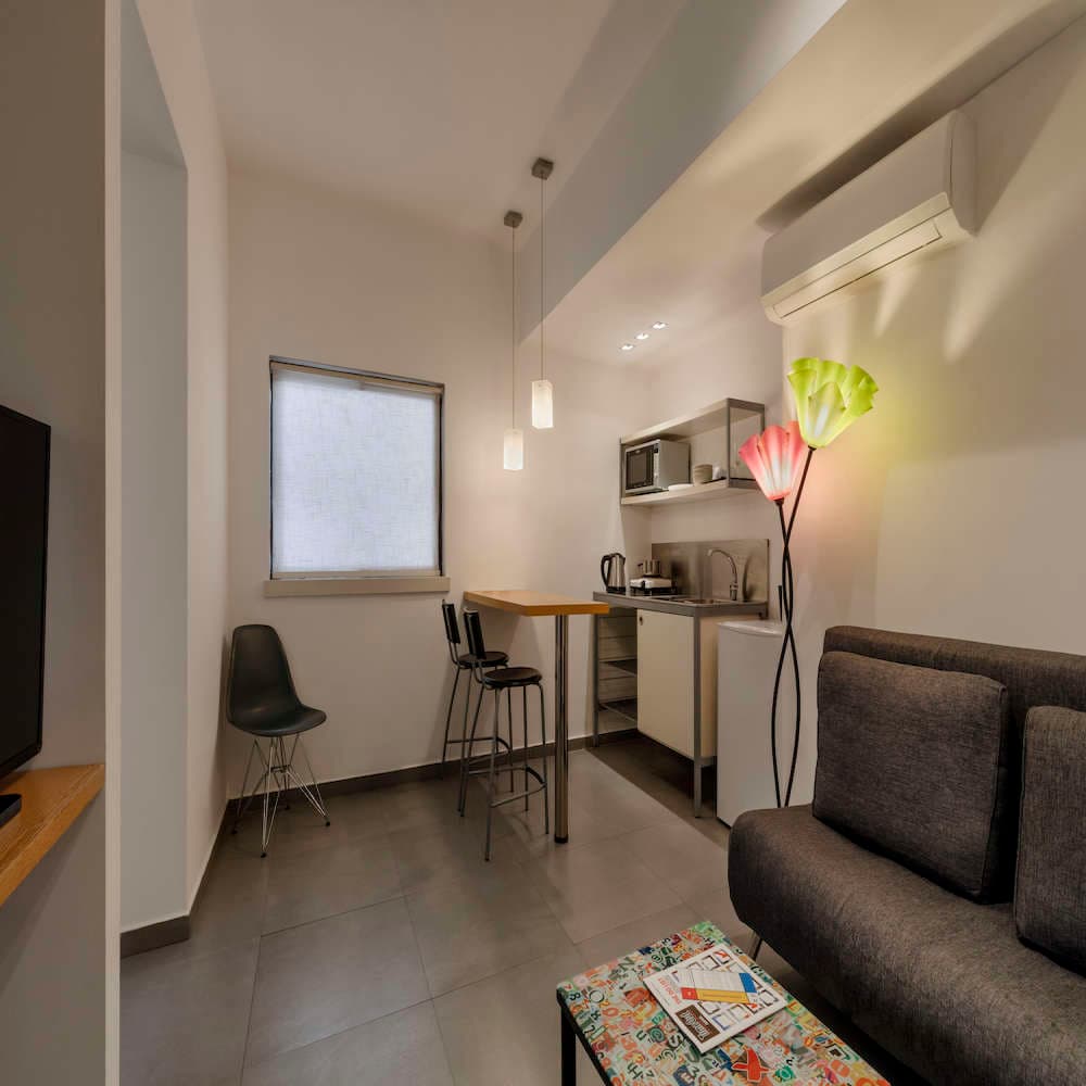 Town Apartments - By Zvieli Hotels